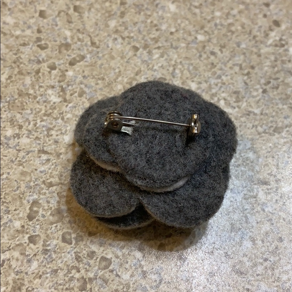 Lapel pin - Picture 2 of 2